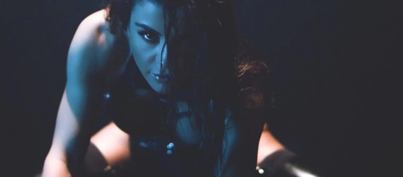 Η «μπουλντόζα» Ειρήνη Παπαδοπούλου με καuτά εσώρουχα στο νέο της βιντεοκλίπ!